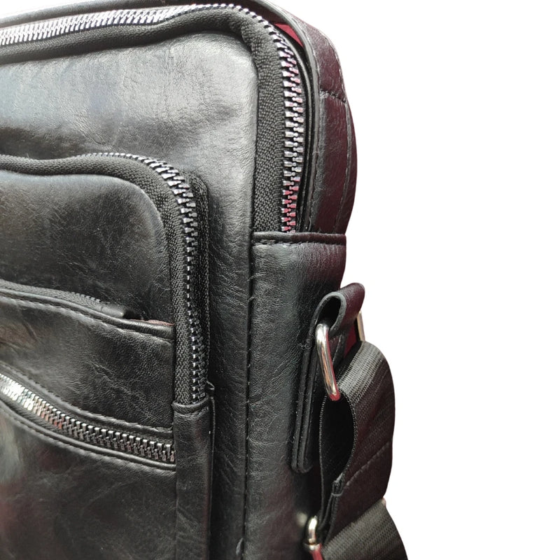 Mochila Bolsa de Couro Impermeável USB Espaçosa Reforçada